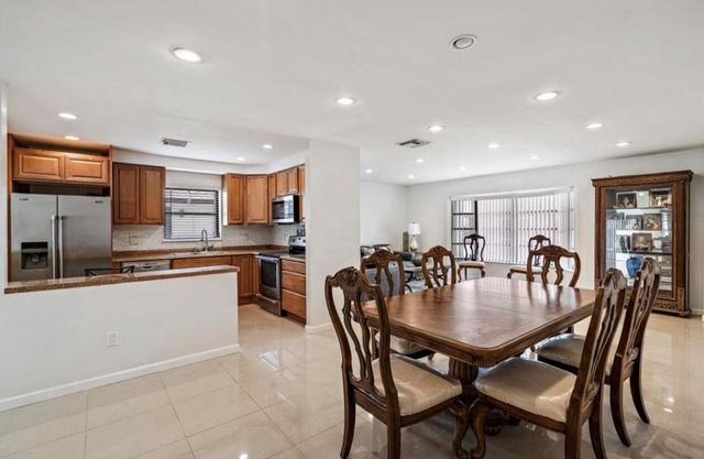 6089 Glentree Lane, Greenacres, FL 33463