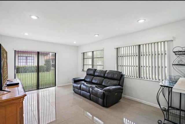 6089 Glentree Lane, Greenacres, FL 33463