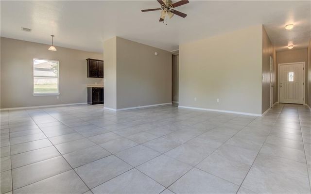135 Valle Verde DR, Del Valle, TX 78617