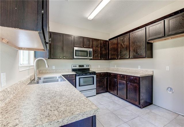 135 Valle Verde DR, Del Valle, TX 78617