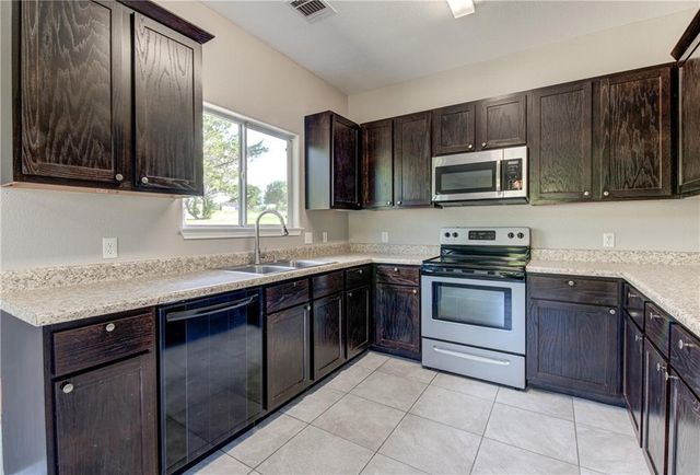135 Valle Verde DR, Del Valle, TX 78617