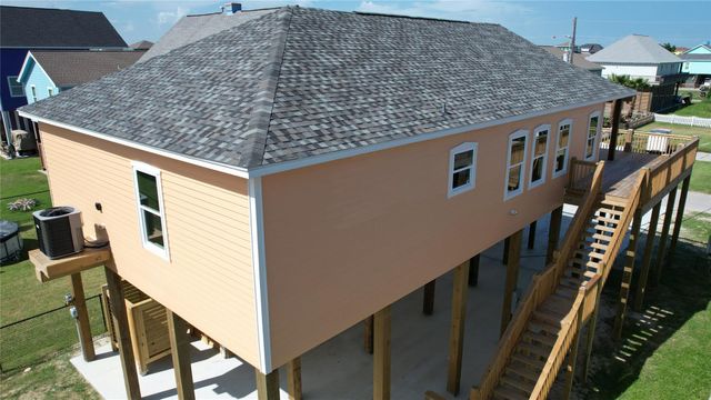 865 Palmetto Drive, Crystal Beach, TX 77650