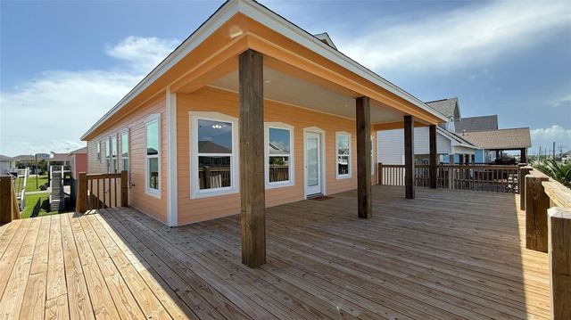 865 Palmetto Drive, Crystal Beach, TX 77650