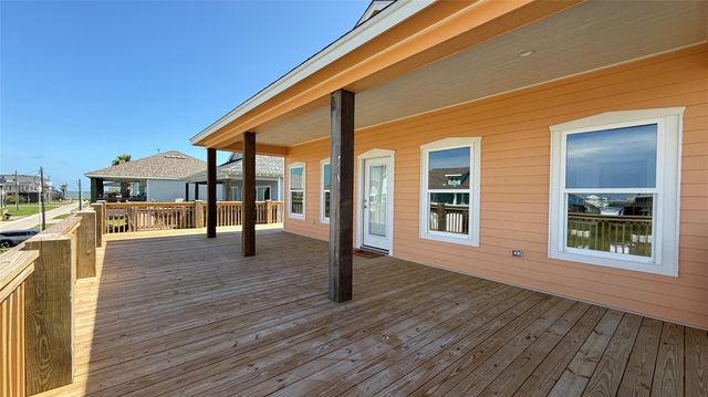 865 Palmetto Drive, Crystal Beach, TX 77650