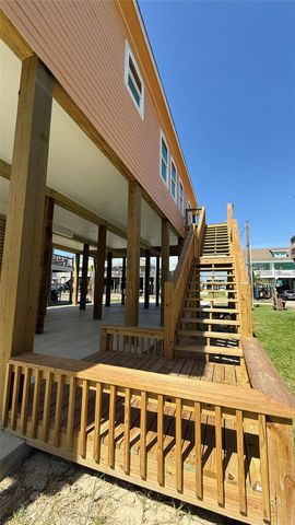 865 Palmetto Drive, Crystal Beach, TX 77650