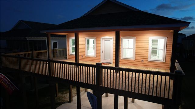 865 Palmetto Drive, Crystal Beach, TX 77650