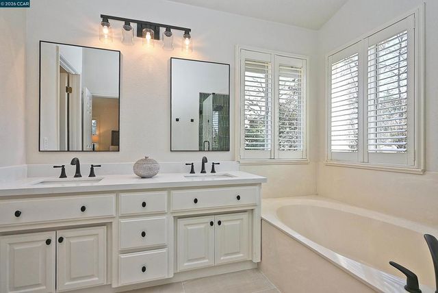 672 672 Enrica Ln, Walnut Creek, CA 94597