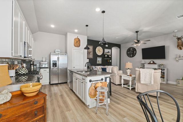 2001 Vineyard Pass, Brenham, TX 77833