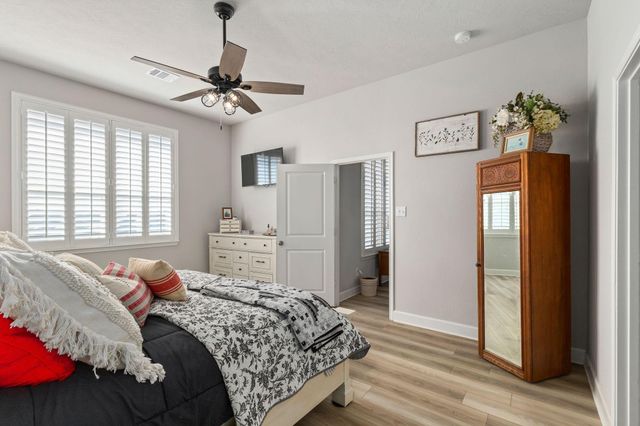 2001 Vineyard Pass, Brenham, TX 77833