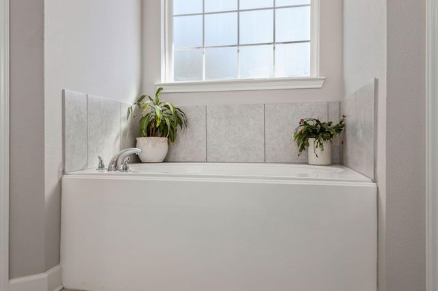 2001 Vineyard Pass, Brenham, TX 77833