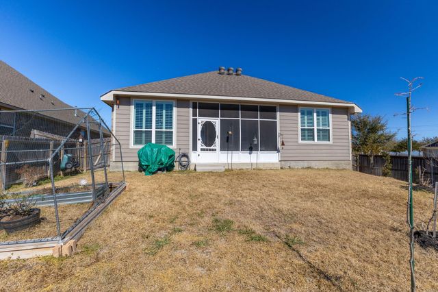 2001 Vineyard Pass, Brenham, TX 77833