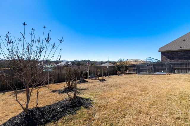 2001 Vineyard Pass, Brenham, TX 77833