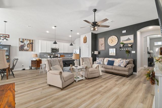 2001 Vineyard Pass, Brenham, TX 77833