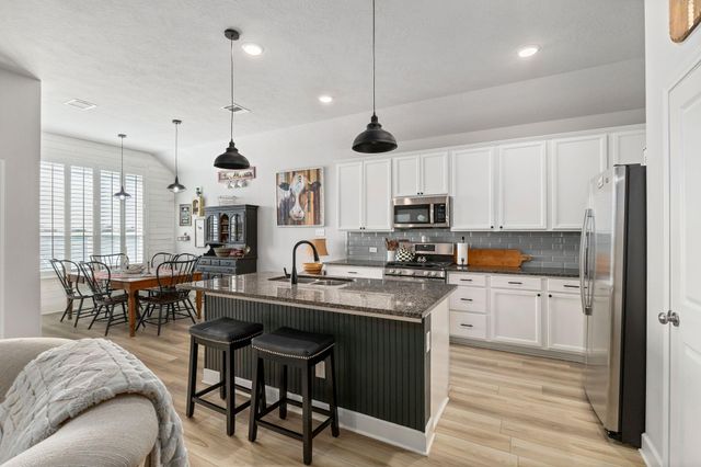 2001 Vineyard Pass, Brenham, TX 77833