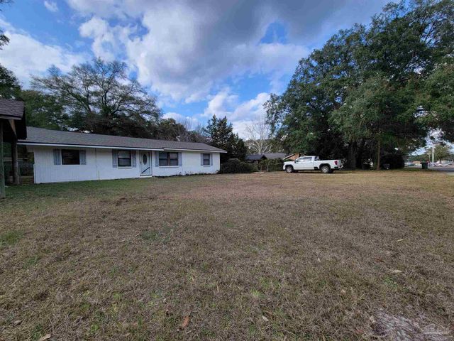 415 Rhoda St, Pensacola, FL 32503