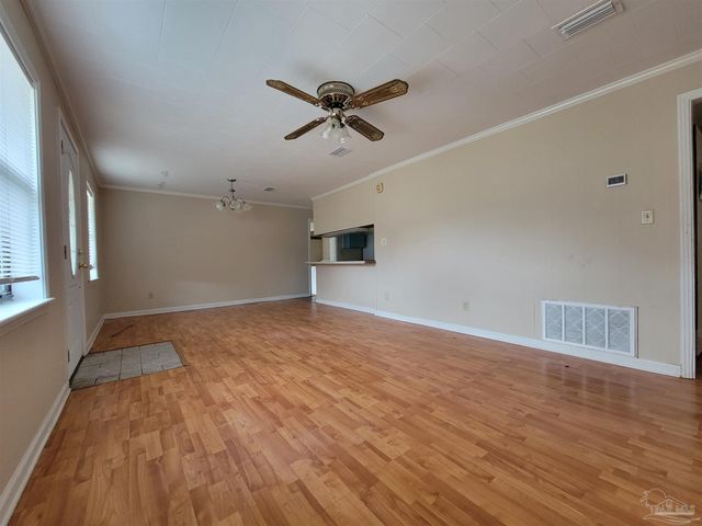 415 Rhoda St, Pensacola, FL 32503