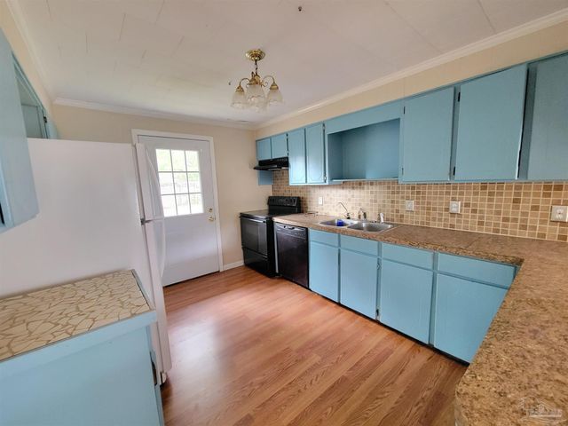 415 Rhoda St, Pensacola, FL 32503