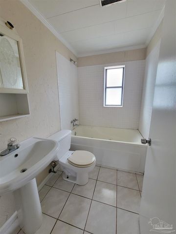 415 Rhoda St, Pensacola, FL 32503