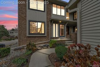 7258 Creeks Bend Court, West Bloomfield Charter Township, MI 48322