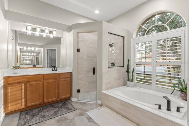 8204 GINGER PINE WAY, Tampa, FL 33647