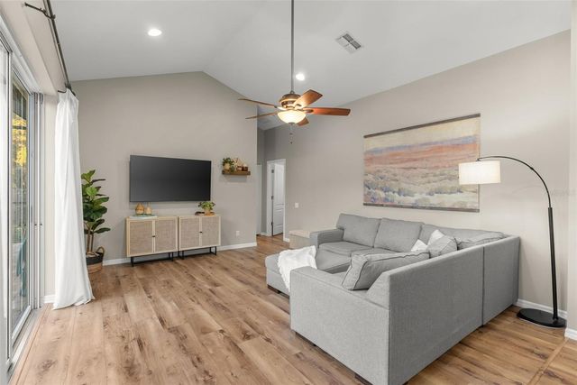 8204 GINGER PINE WAY, Tampa, FL 33647