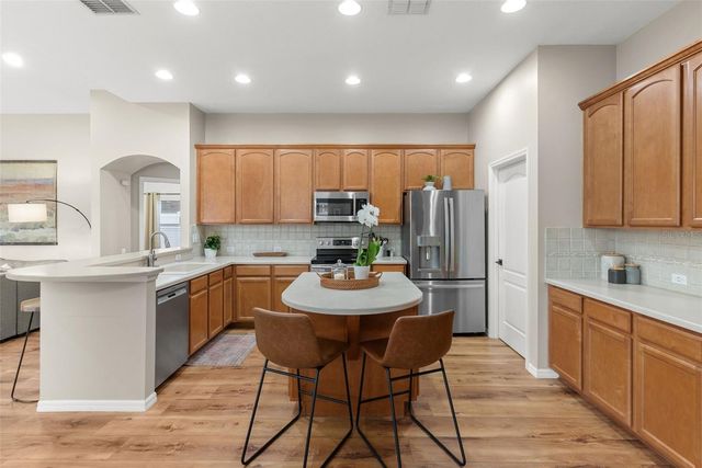 8204 GINGER PINE WAY, Tampa, FL 33647