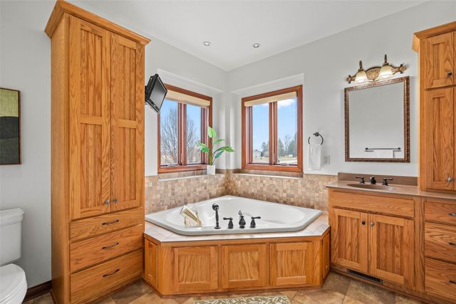 2508 Cottonwood Road, Ames, IA 50014