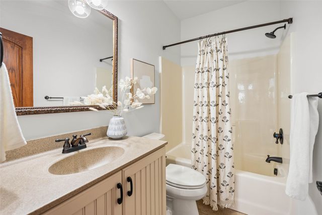 2508 Cottonwood Road, Ames, IA 50014