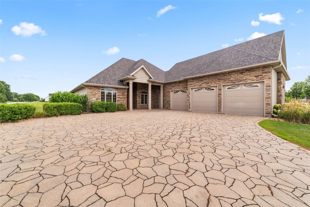 2508 Cottonwood Road, Ames, IA 50014