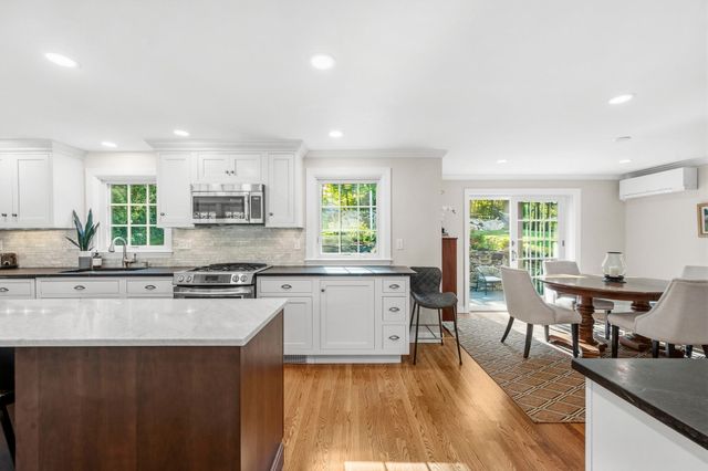37 Century Ln, Milton, MA 02186