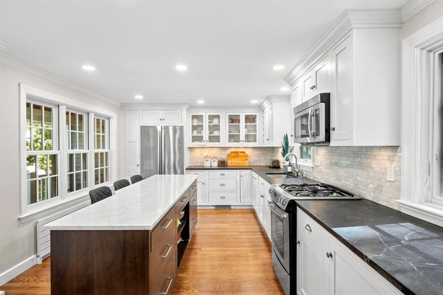 37 Century Ln, Milton, MA 02186