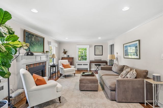37 Century Ln, Milton, MA 02186
