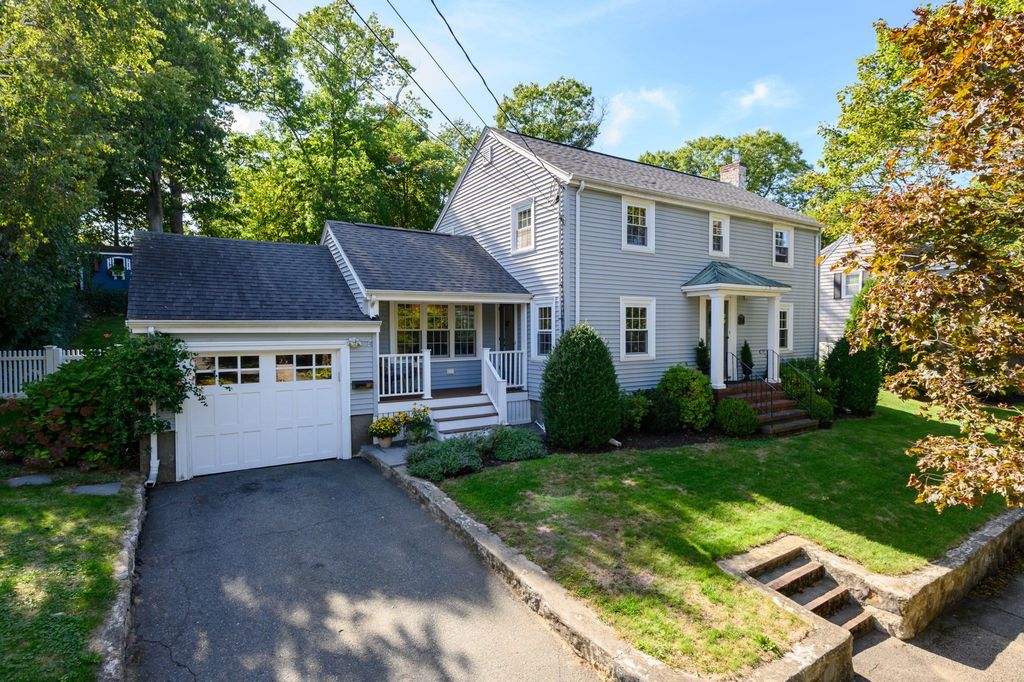 37 Century Ln, Milton, MA 02186