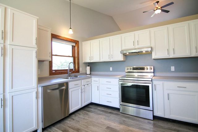 804 Whispering Way, Cottage Grove, WI 53527