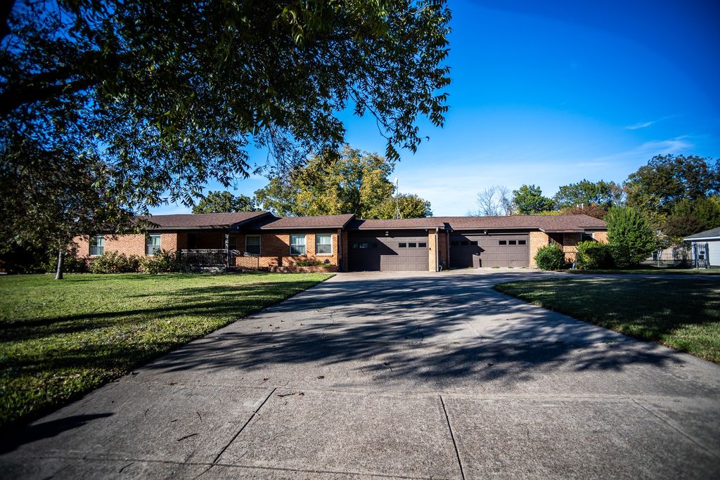 8312 Llano Avenue, Benbrook, TX 76116