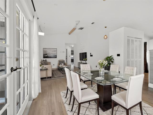 336 S Ketch Dr, Sunrise, FL 33326