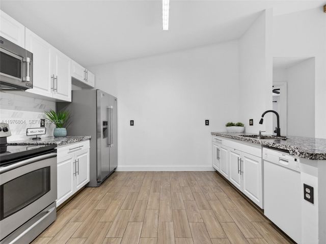 336 S Ketch Dr, Sunrise, FL 33326