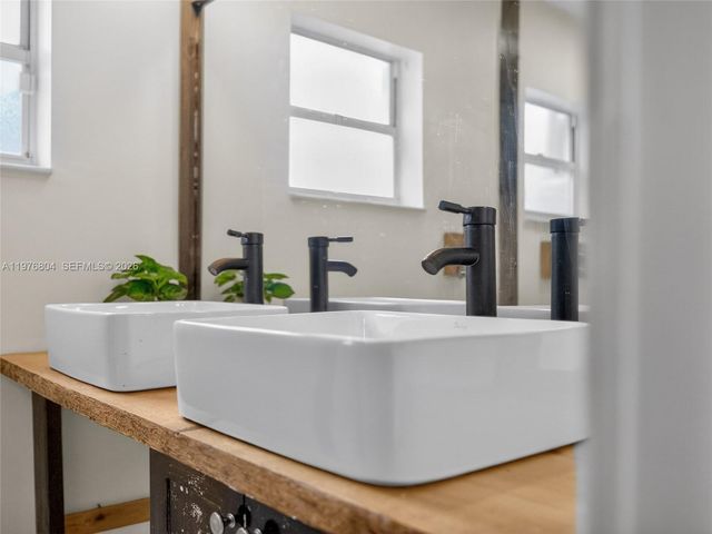 336 S Ketch Dr, Sunrise, FL 33326