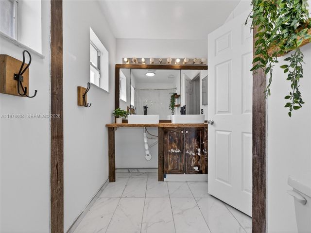 336 S Ketch Dr, Sunrise, FL 33326