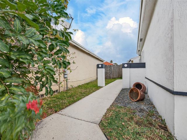 336 S Ketch Dr, Sunrise, FL 33326