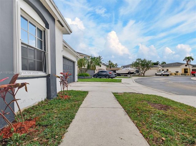 336 S Ketch Dr, Sunrise, FL 33326