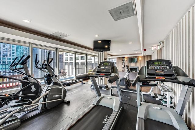 201 E Chestnut Street 3A, Chicago, IL 60611