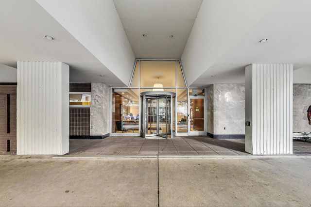 201 E Chestnut Street 3A, Chicago, IL 60611