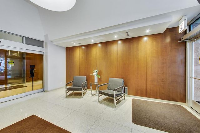 201 E Chestnut Street 3A, Chicago, IL 60611