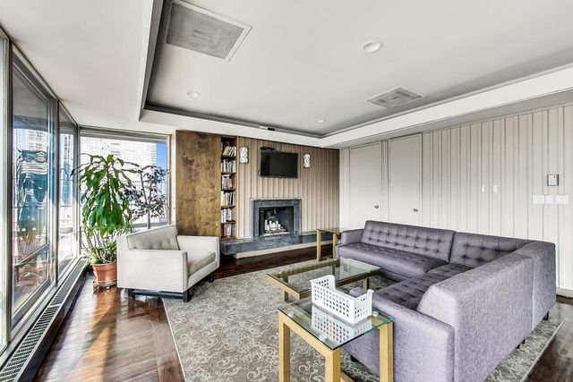 201 E Chestnut Street 3A, Chicago, IL 60611
