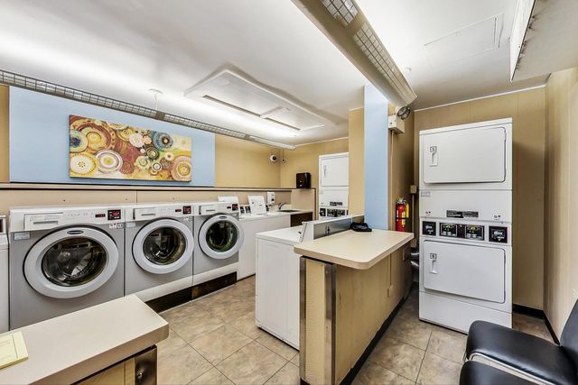 201 E Chestnut Street 3A, Chicago, IL 60611