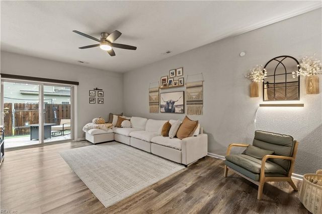 200 Seasons Cir Unit 305, Suffolk, VA 23434