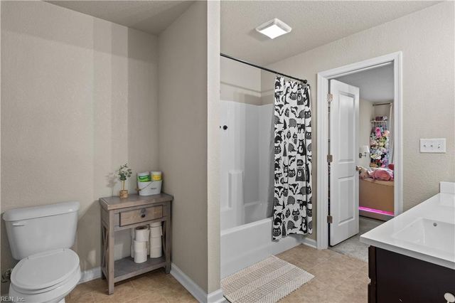 200 Seasons Cir Unit 305, Suffolk, VA 23434