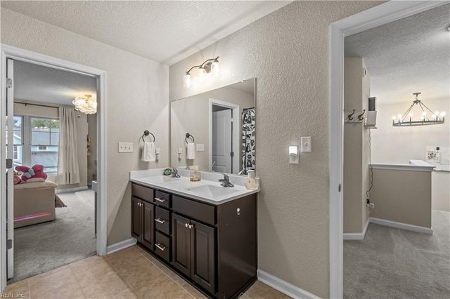 200 Seasons Cir Unit 305, Suffolk, VA 23434