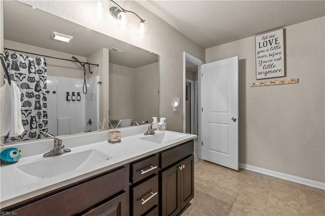 200 Seasons Cir Unit 305, Suffolk, VA 23434